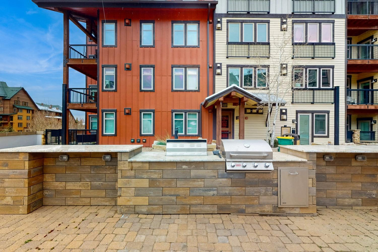 Exterior & Views 1, Ski-In Ski-Out Modern Mountain Condo, Grand