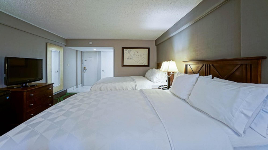 Bedroom 4, Holiday Inn MANHATTAN AT THE CAMPUS by IHG, Riley