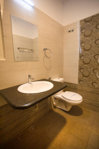 Bathroom 4, Saaral Resorts and Hotels Pvt Ltd, Tirunelveli