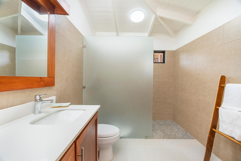 Bathroom 4, Cafe Playa Negra Hotel, Santa Cruz