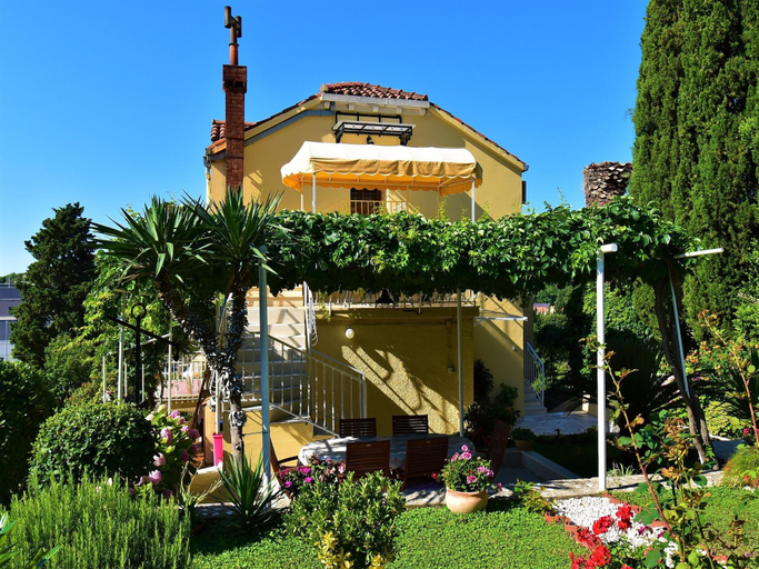 Others 3, bedroom apartment with garden, Župa Dubrovačka