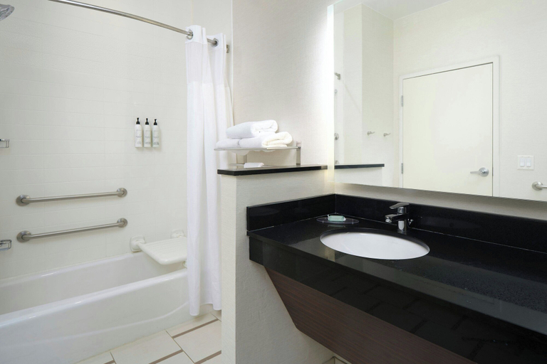 Bathroom 3, Fairfield Inn & Suites by Marriott Niagara Falls, Niagara