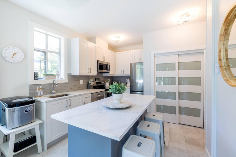 Others 4, Panoramic Views From This Gorgeous 2 Bed Property - Village Location, Squamish-Lillooet