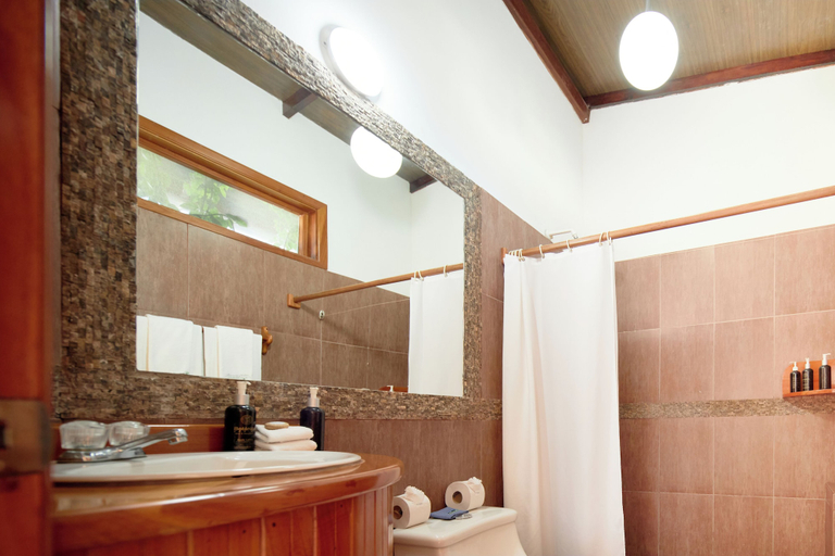 Bathroom 4, Hotel Albemarle Galapagos Beachfront, Isabela