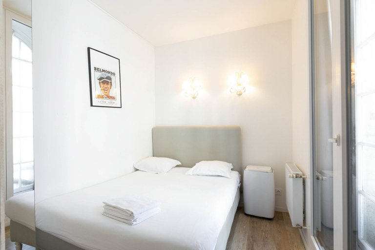 Bedroom 2, Marais Renard, Paris