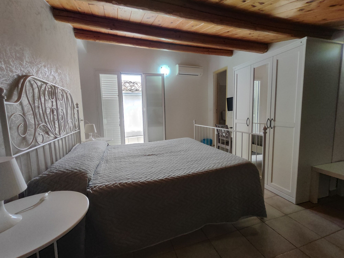Others 5, B&B del Carmine, Syracuse