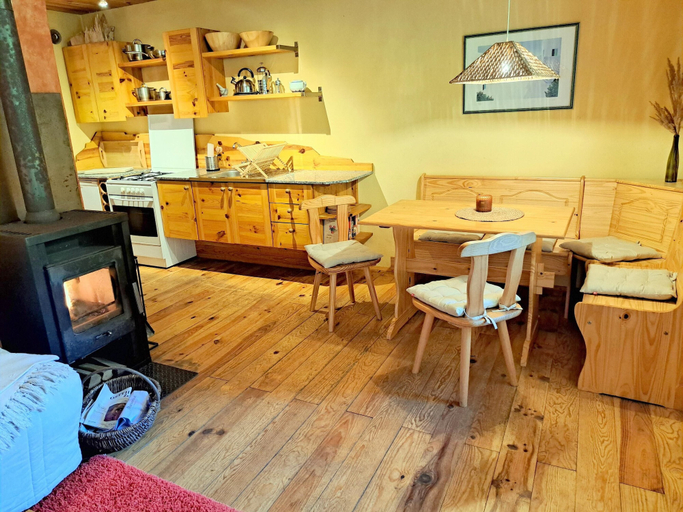Food & Drinks 4, Apartment in Alsace with Nature Retreat, Moselle