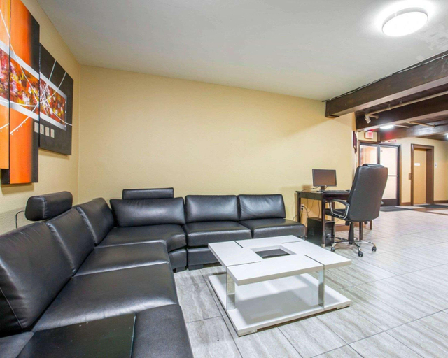 Public Area 2, Quality Inn Near Mammoth Mountain Ski Resort, Mono