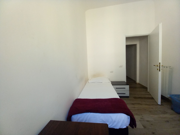 Room 2, Cavour 46 Second in Firenze, Florence