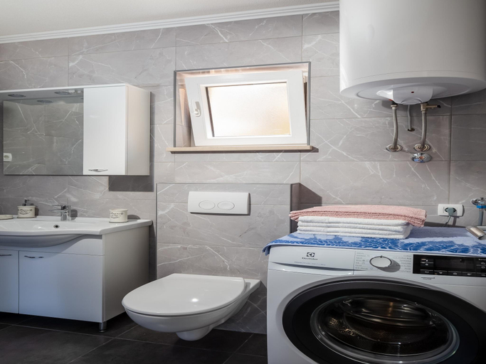 Bathroom 3, Apartment Pod Nespolom - One Bedroom Apartment with Terrace, Pojezerje