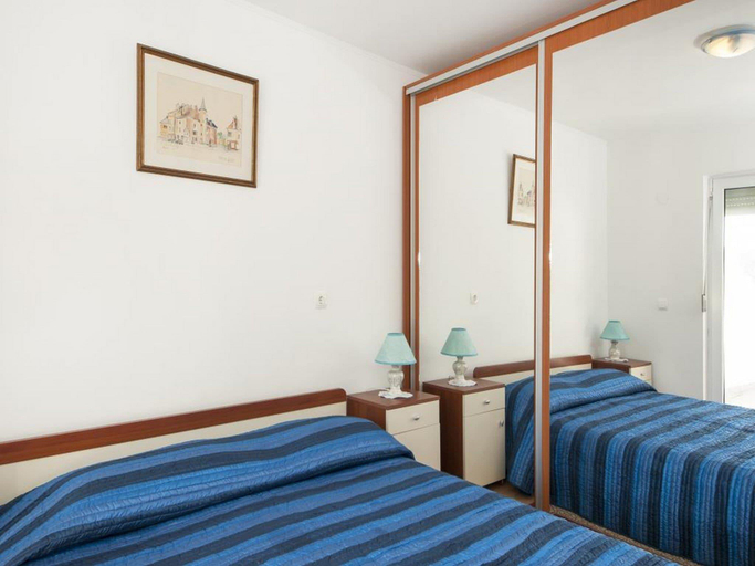 Bedroom 2, Berties Lodge - Two Bedroom Apartment with Terrace and Sea ViewA1, Smokvica