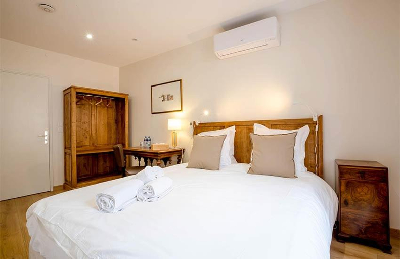 Bedroom 2, Hotel du Centre - Le restaurant, Côte-d'Or