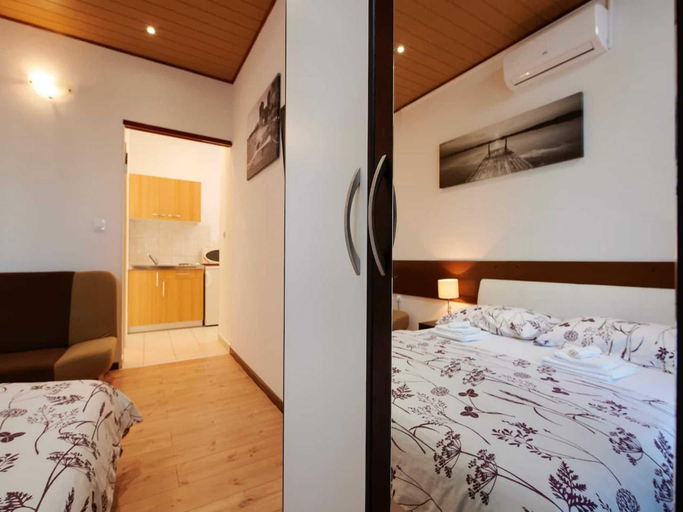 Bedroom 2, Apartment Vujina with terrace, Kaštela
