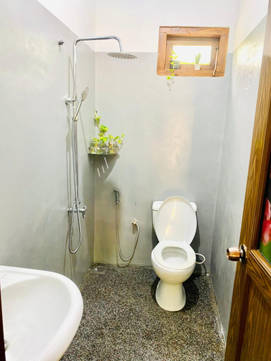 Bathroom 3, Cinty Guest House, Dambulla