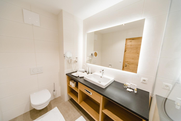 Bathroom 4, Hotel Giessenbach, Schwaz