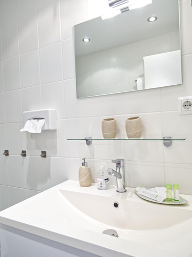 Bathroom 3, Hotel Garni Landhaus Sonnenstern, Berchtesgadener Land