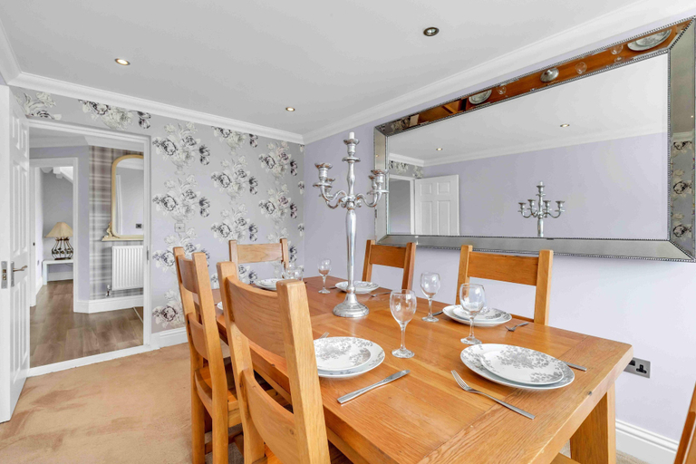 Room 2, Sea Downs House With Free Parking By My Getaways, East Sussex