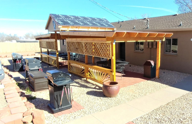 Exterior & Views, Lake Powell Motel & Apartments, Coconino