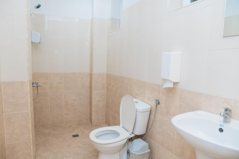 Bathroom, BASSO Guest Rooms, Perushtitsa