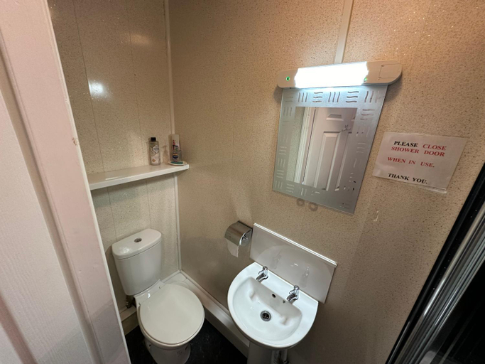 Bathroom 3, Ocean Road Rooms, South Tyneside