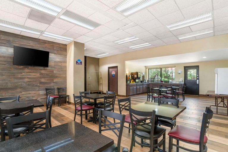 Food & Drinks 5, Quality Inn near Speedway, Wilkes