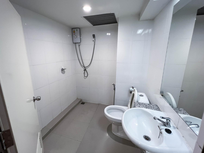 Bathroom 4, Srivichai Hotel, Muang Nakhon Ratchasima