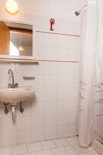 Bathroom 5, Anna Maria, Crete