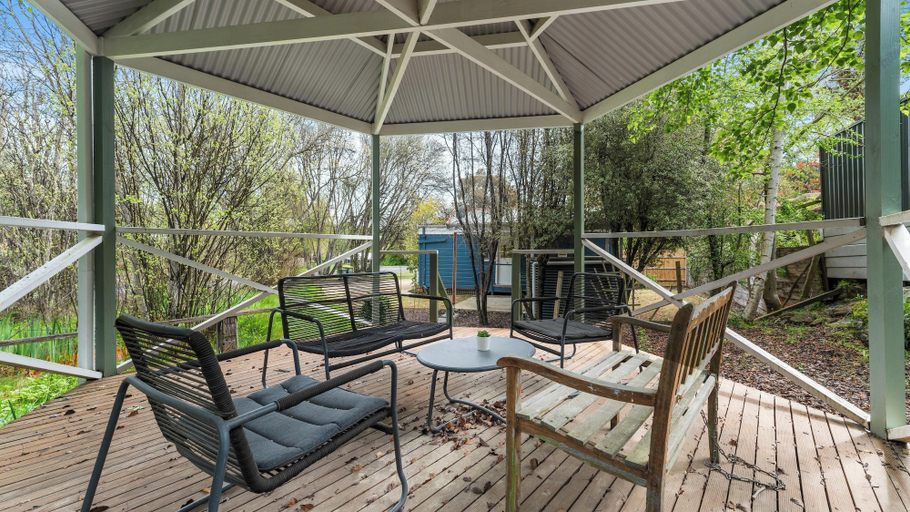 Others 3, Gray Chalet in Daylesford, Hepburn - East