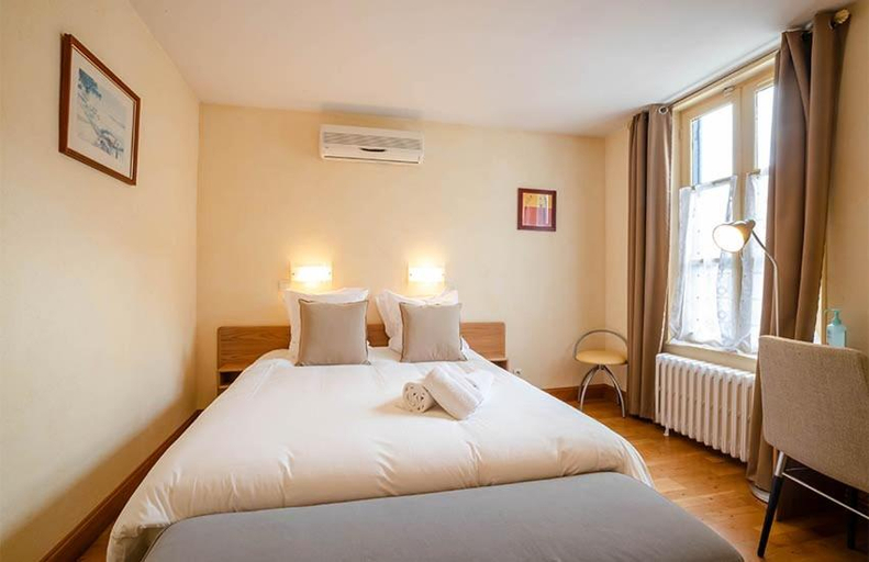 Bedroom 3, Hotel du Centre - Le restaurant, Côte-d'Or