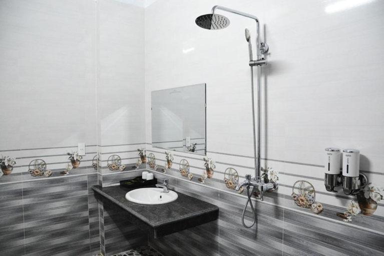 Bathroom 4, Manh Tuan Hotel Moc Chau - by BAY LUXURY, Mộc Châu