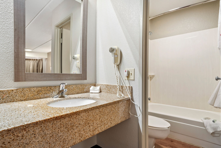 Bathroom 4, Red Roof Inn West Monroe, Ouachita