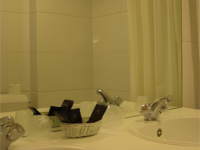 Bathroom 4, Hotel Limburgia, Limburg