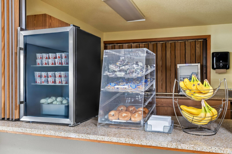 Food & Drinks 5, Super 8 by Wyndham La Crosse, La Crosse
