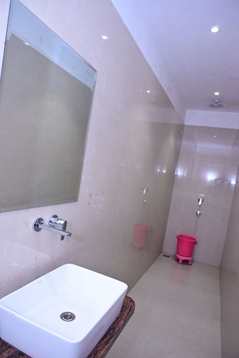 Bathroom 4, Hotel City Grand, Varanasi