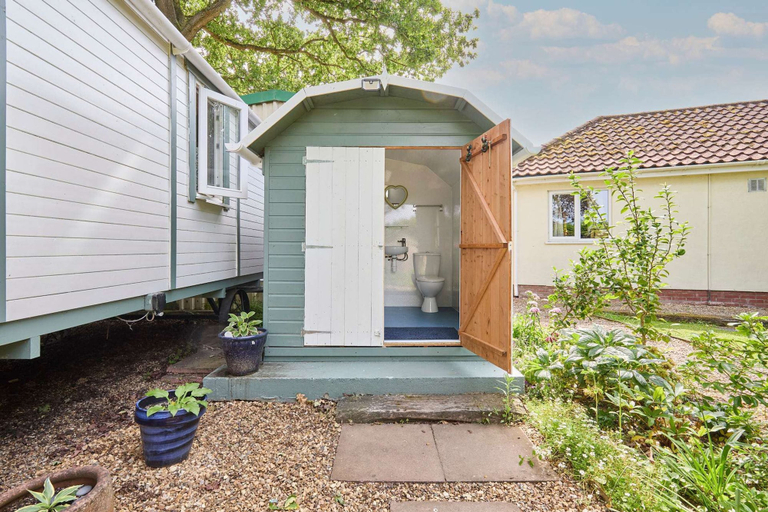 Room 5, Host Stay Shepherd s Hut, Norfolk