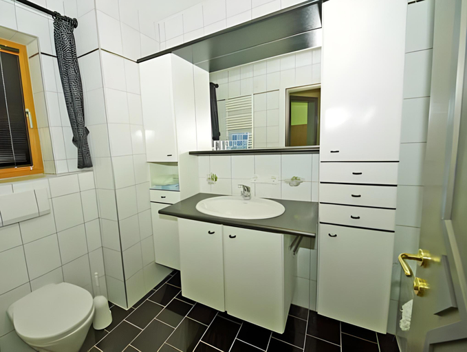 Bathroom 4, Apartment in Langenfeld near Ski Slopes, Imst