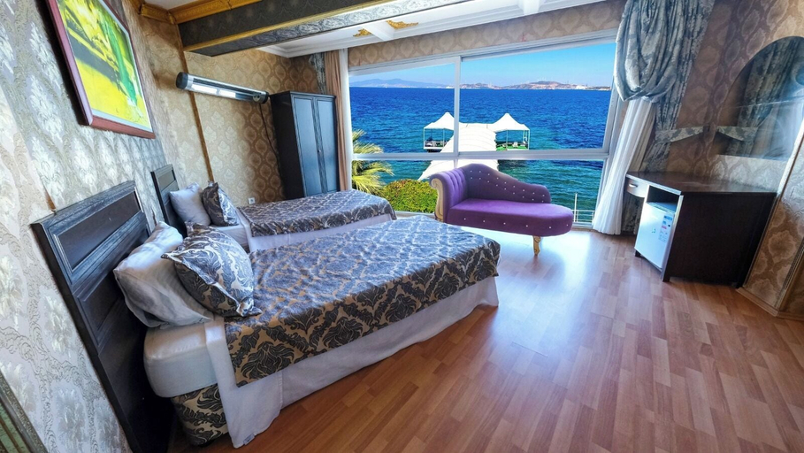 Bedroom 2, Club Rose Bay Hotel, Foça