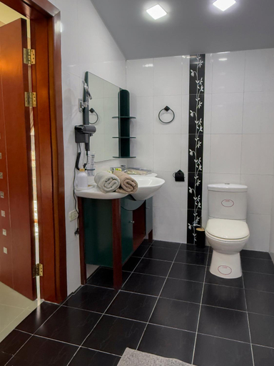 Bathroom 4, Caribian Hotel Yerevan, Yerevan