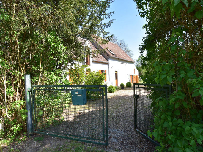 Others 4, Beautiful authentic holiday home with pool, Nièvre