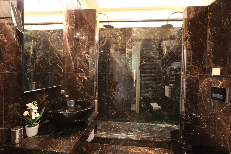 Bathroom 5, Stella della Versilia, Massa Carrara