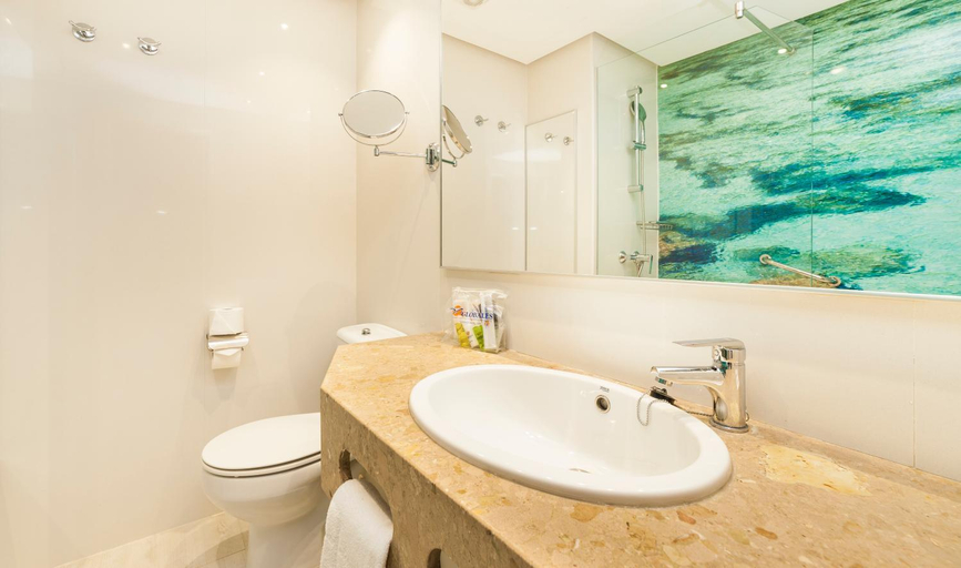 Bathroom 4, Globales Pionero, Baleares