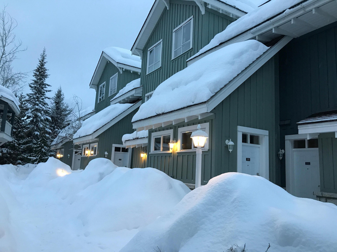 Others 5, Panoramic Views From This Gorgeous 2 Bed Property - Village Location, Squamish-Lillooet