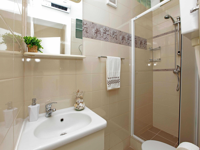 Bathroom 3, Sunshine Apartment Doda - Three Bedroom Apartment with Balcony and Sea View, Vela Luka