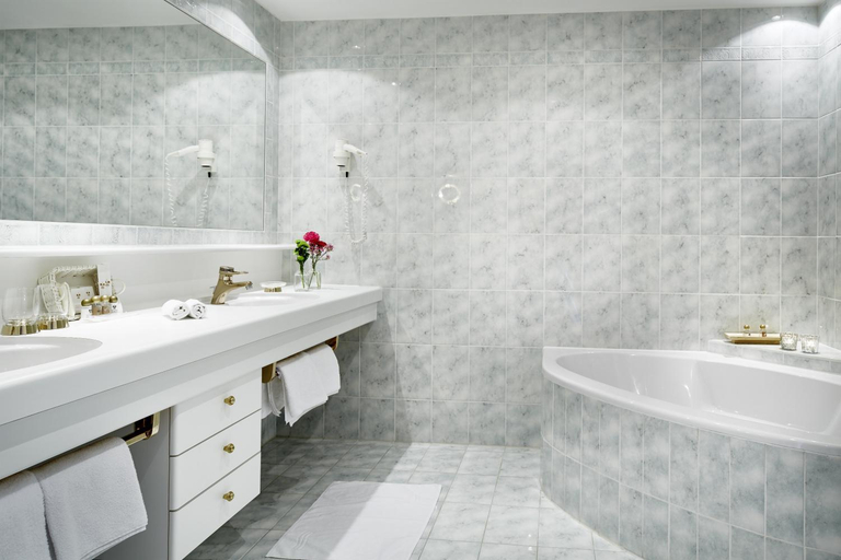 Bathroom 4, Hotel Hirlanda, Bludenz