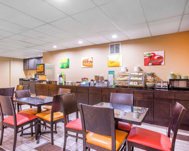 Food & Drinks 5, Quality Inn Near Mammoth Mountain Ski Resort, Mono