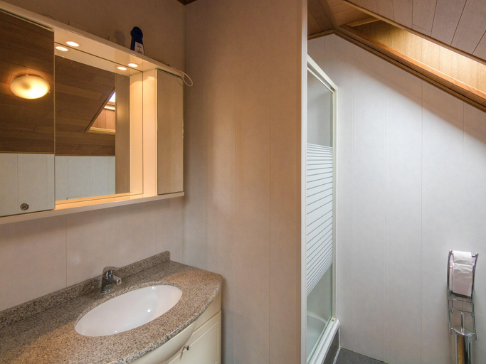 Bathroom 4, Pleasant holiday home with private pool, Dordogne