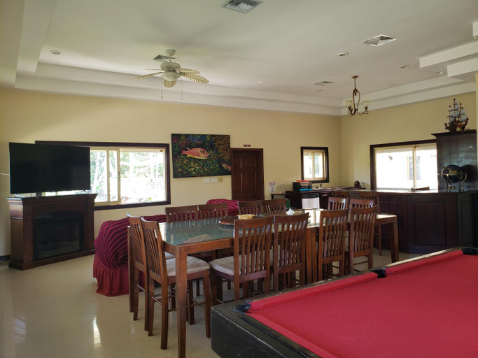 Food & Drinks 5, Seaside Chateau Resort