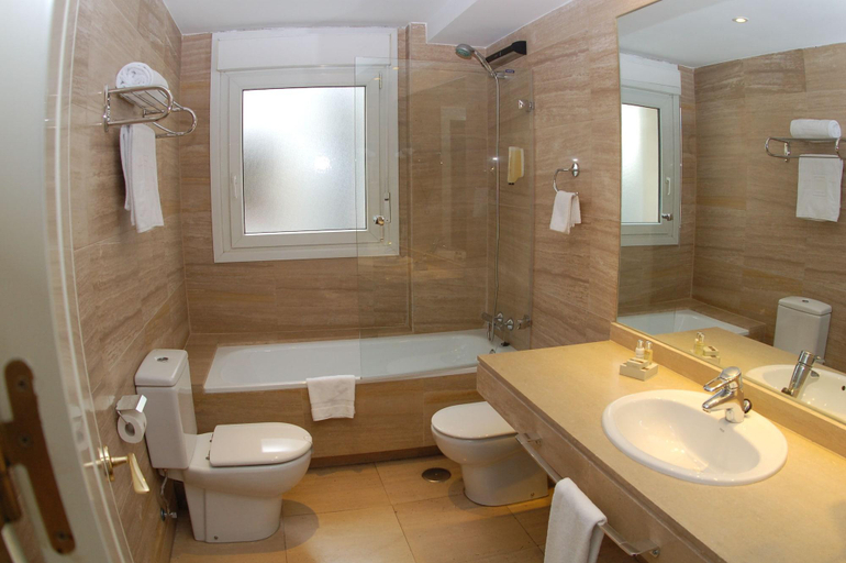 Bathroom 4, Boutike Cibeles                                                                 , Madrid