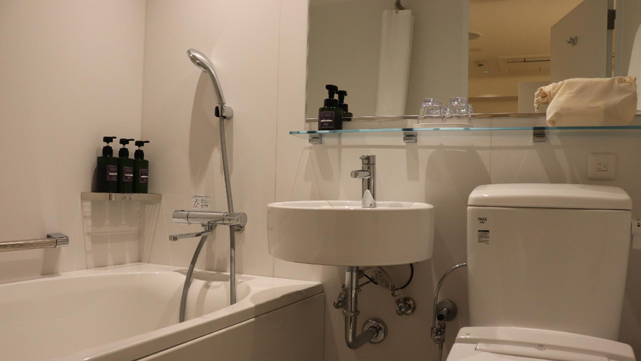 Bathroom 4, Shin-Osaka Station Hotel, Osaka