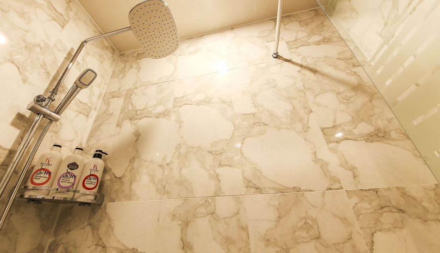 Bathroom 4, Yeongdeungpo Station New York Hotel, Yeongdeungpo
